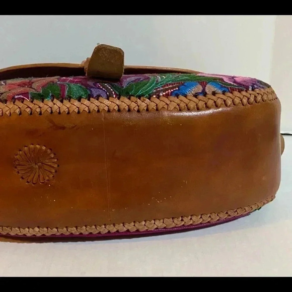 Handmade woven leather print handbag - Picture 8 of 11